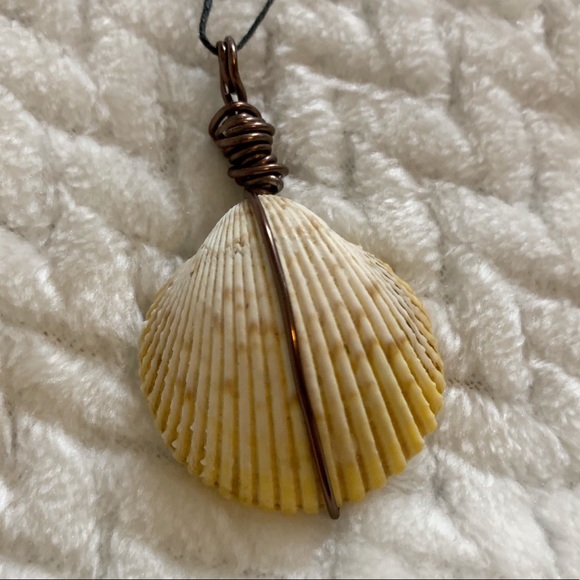 Sunshine State Seashell Necklace - Picture 3 of 6